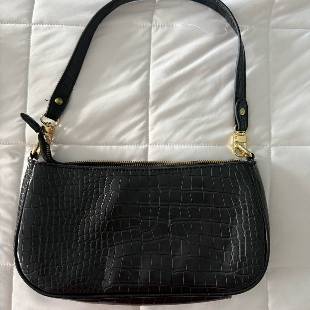 Elegant Black Crocodile-Embossed Shoulder Bag